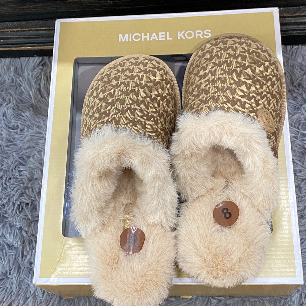 Michael Kors Janis faux fur slippers. - Picture 4 of 9